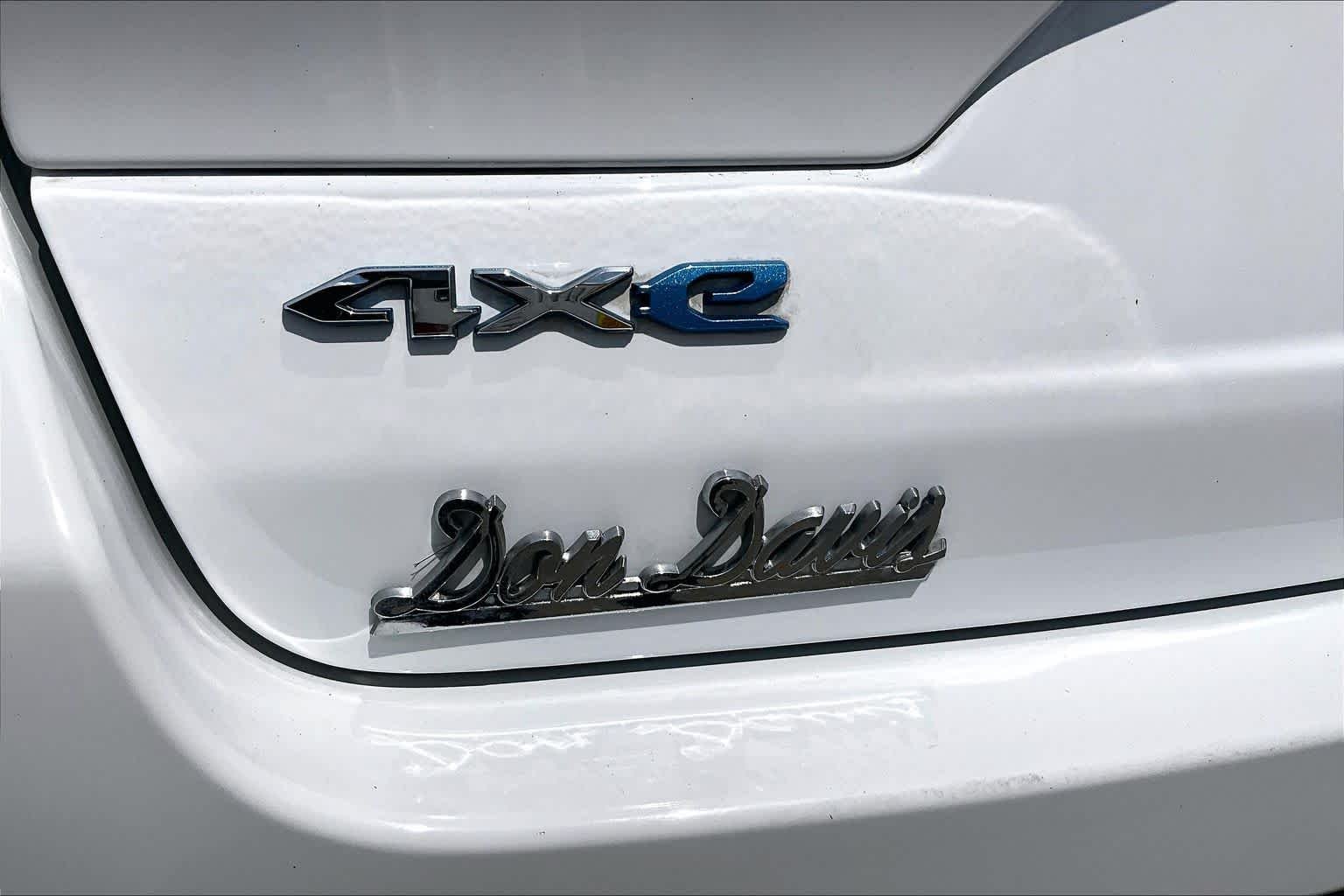 Used 2022 Bright White Clearcoat Jeep  image 10