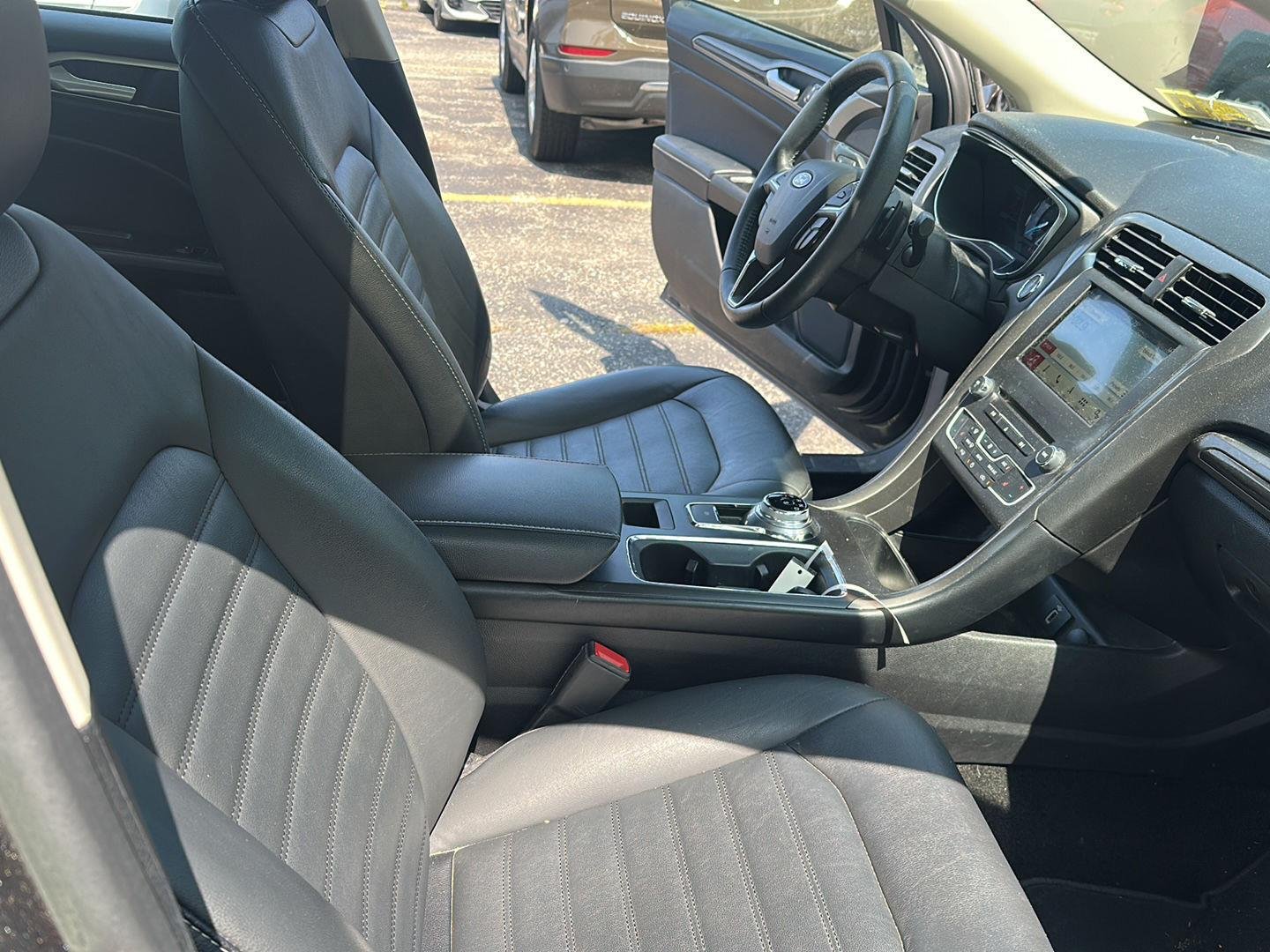 Used 2018 Magnetic Ford SE image 14