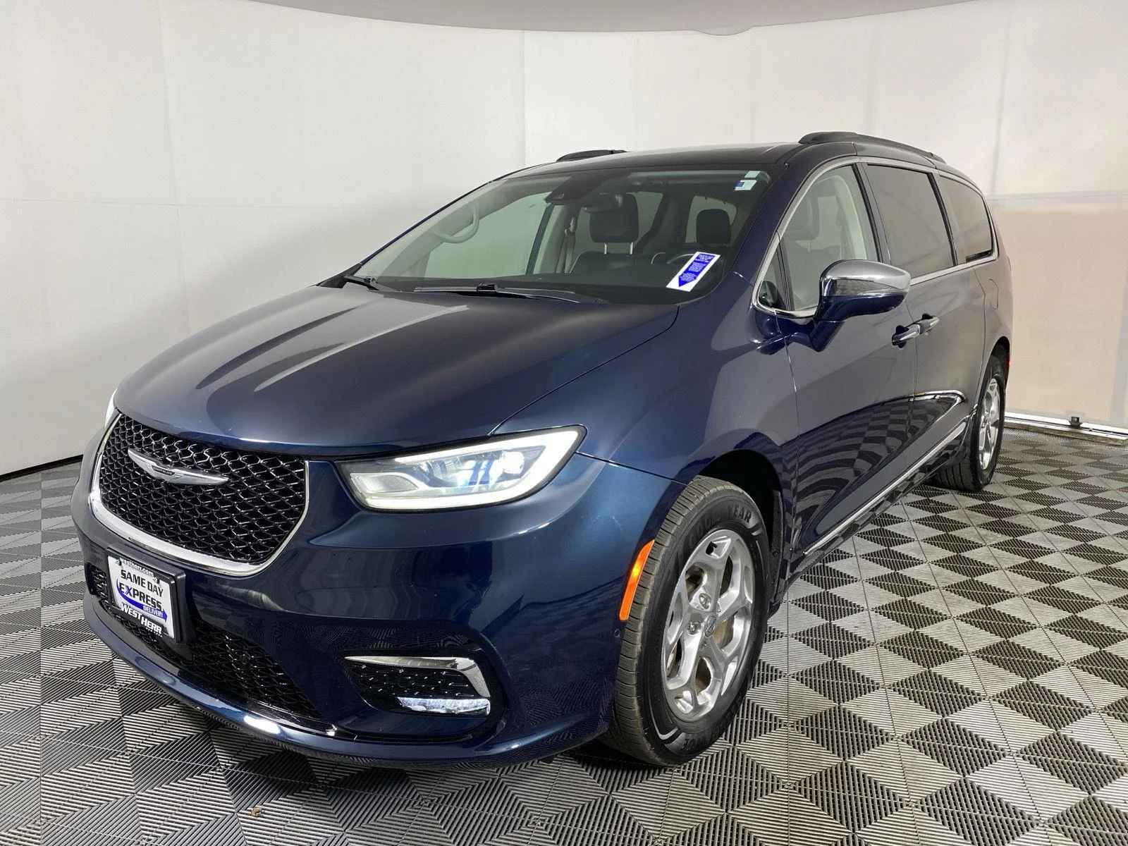 Used 2022 Fathom Blue Pearlcoat Chrysler Limited image 12