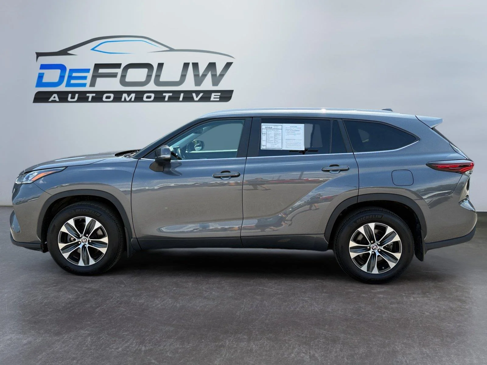 Used 2025  Toyota Platinum image 6