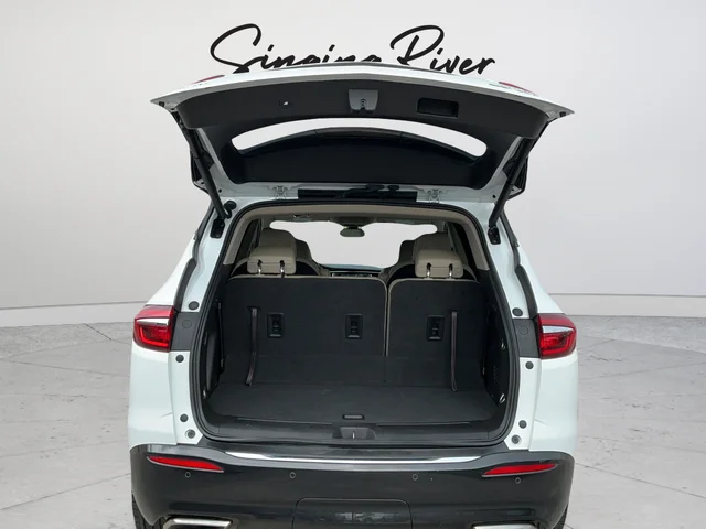Used 2018 White Buick Essence image 25