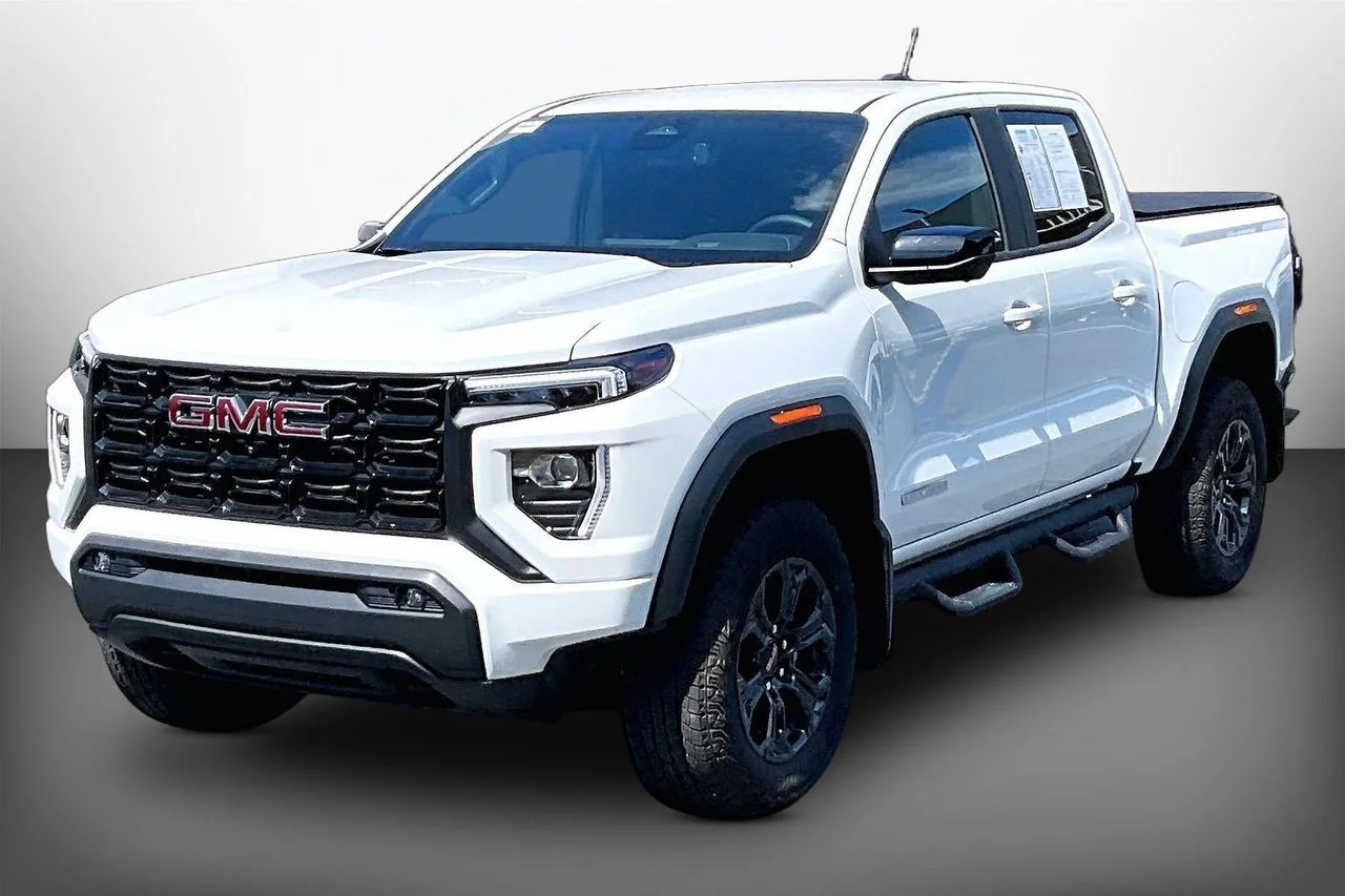 Used 2025 White GMC Elevation image 4