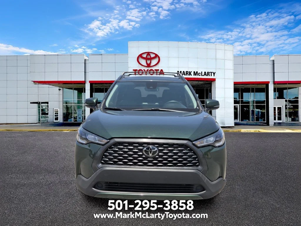 Used 2022  Toyota LE image 8