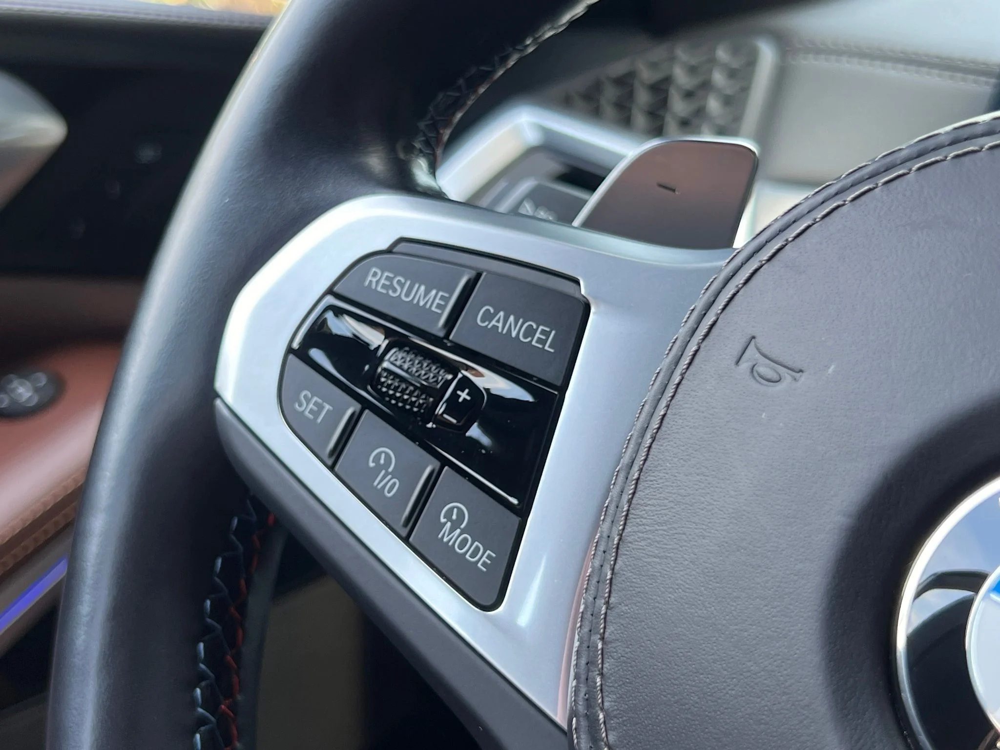 Used 2024 Gray BMW M60i image 26
