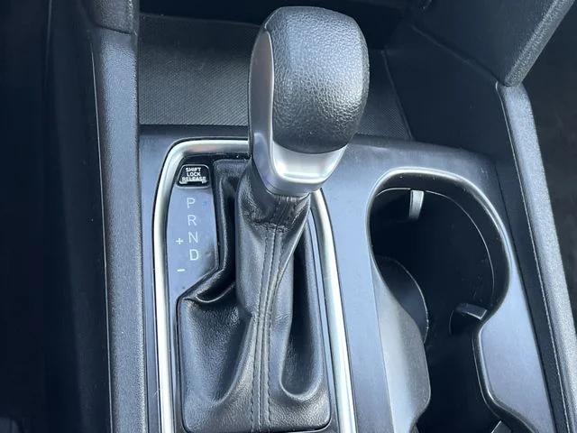 Used 2019 Blue Hyundai SE image 21