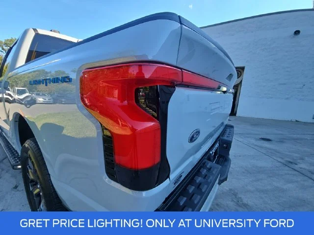 Used 2023 White Ford Lariat image 30