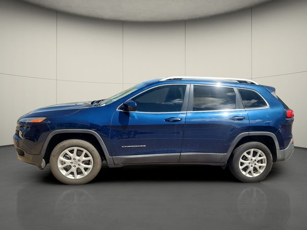 Used 2018 Blue Jeep Latitude Plus image 4