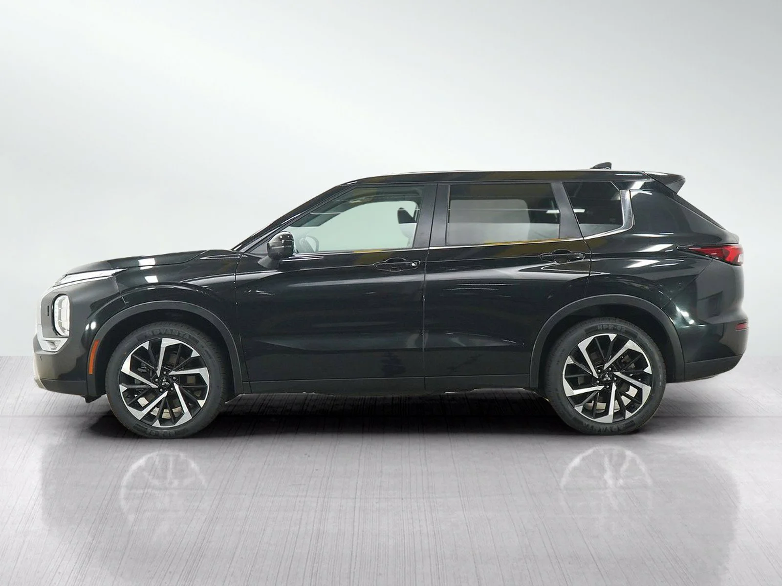 Used 2024 Mitsubishi Outlander SE with VIN JA4J4VA86RZ025739 for sale in Burnsville, Minnesota