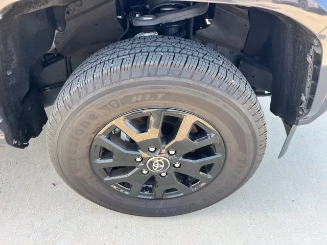 Used 2025  Toyota SR5 image 10