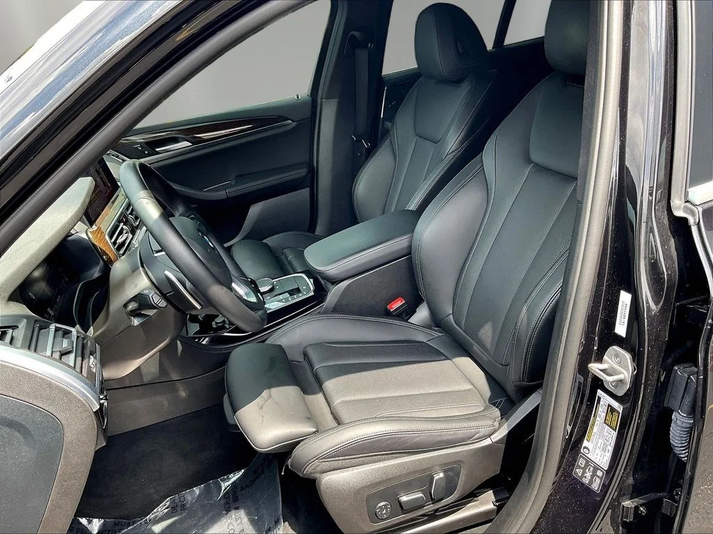 Used 2024 Black Sapphire Metallic BMW xDrive30i image 20