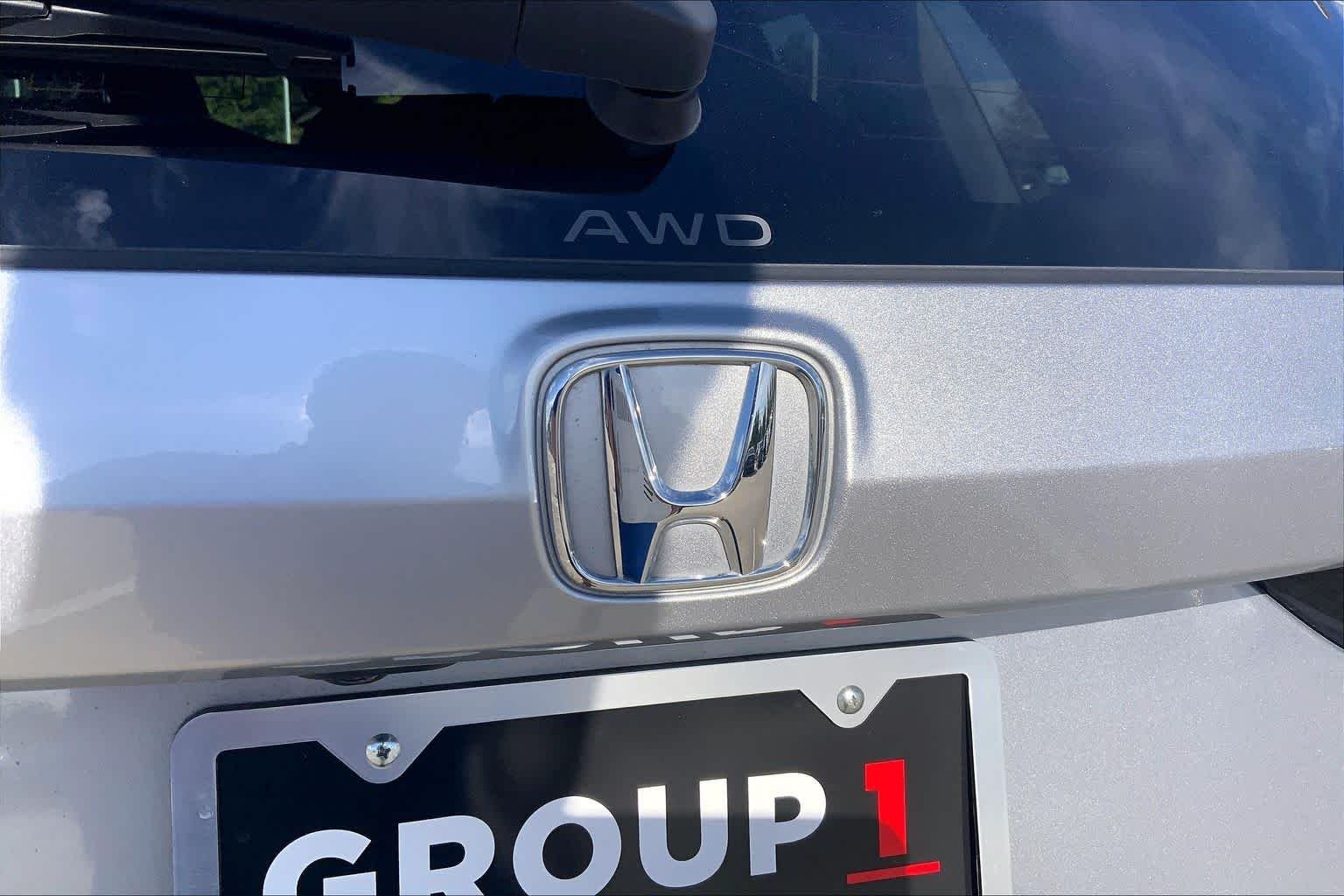 Used 2025 Solar Silver Metallic Honda EX-L image 10
