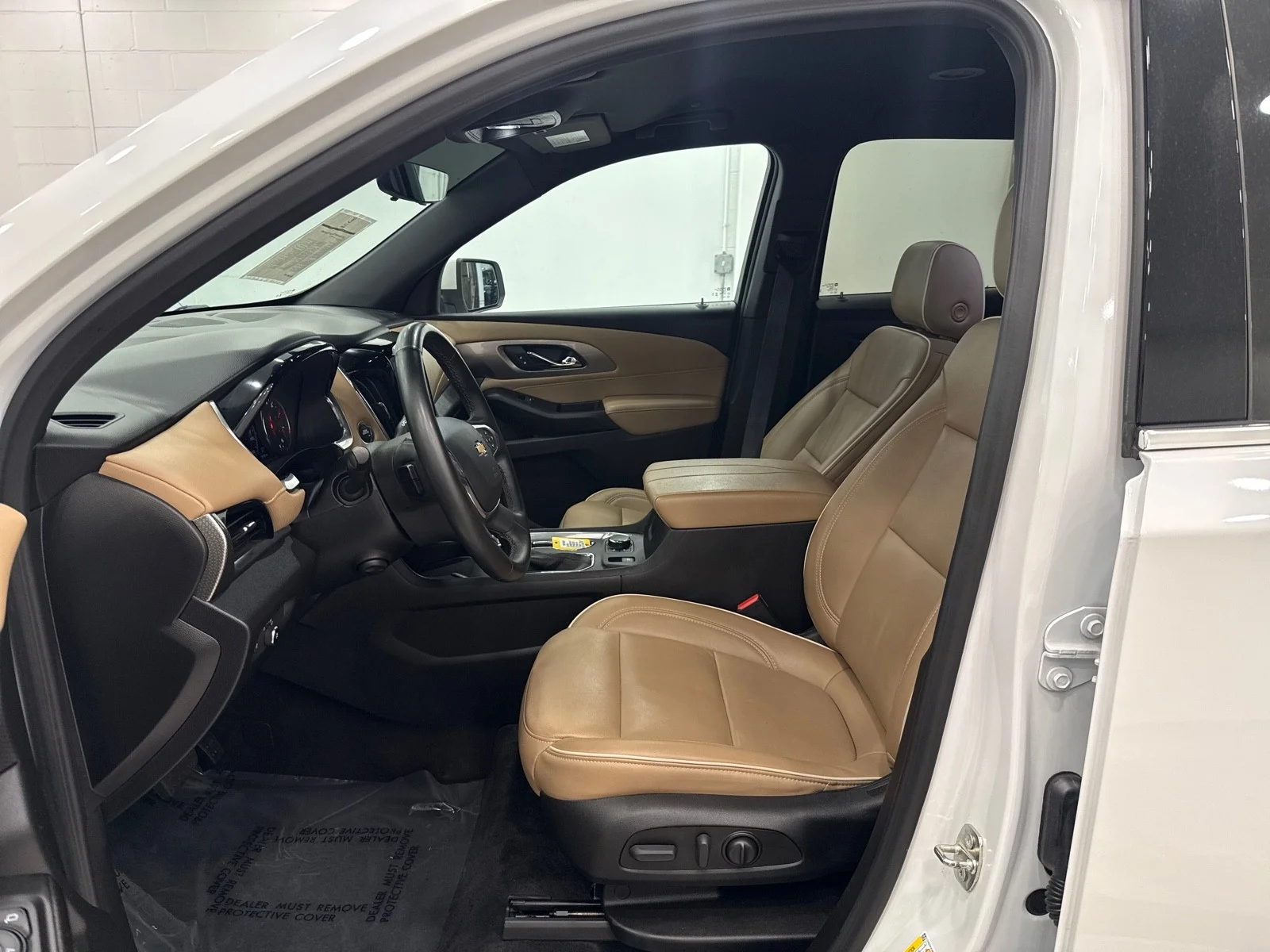 Used 2023 Iridescent Pearl Tricoat Chevrolet Premier FWD image 11