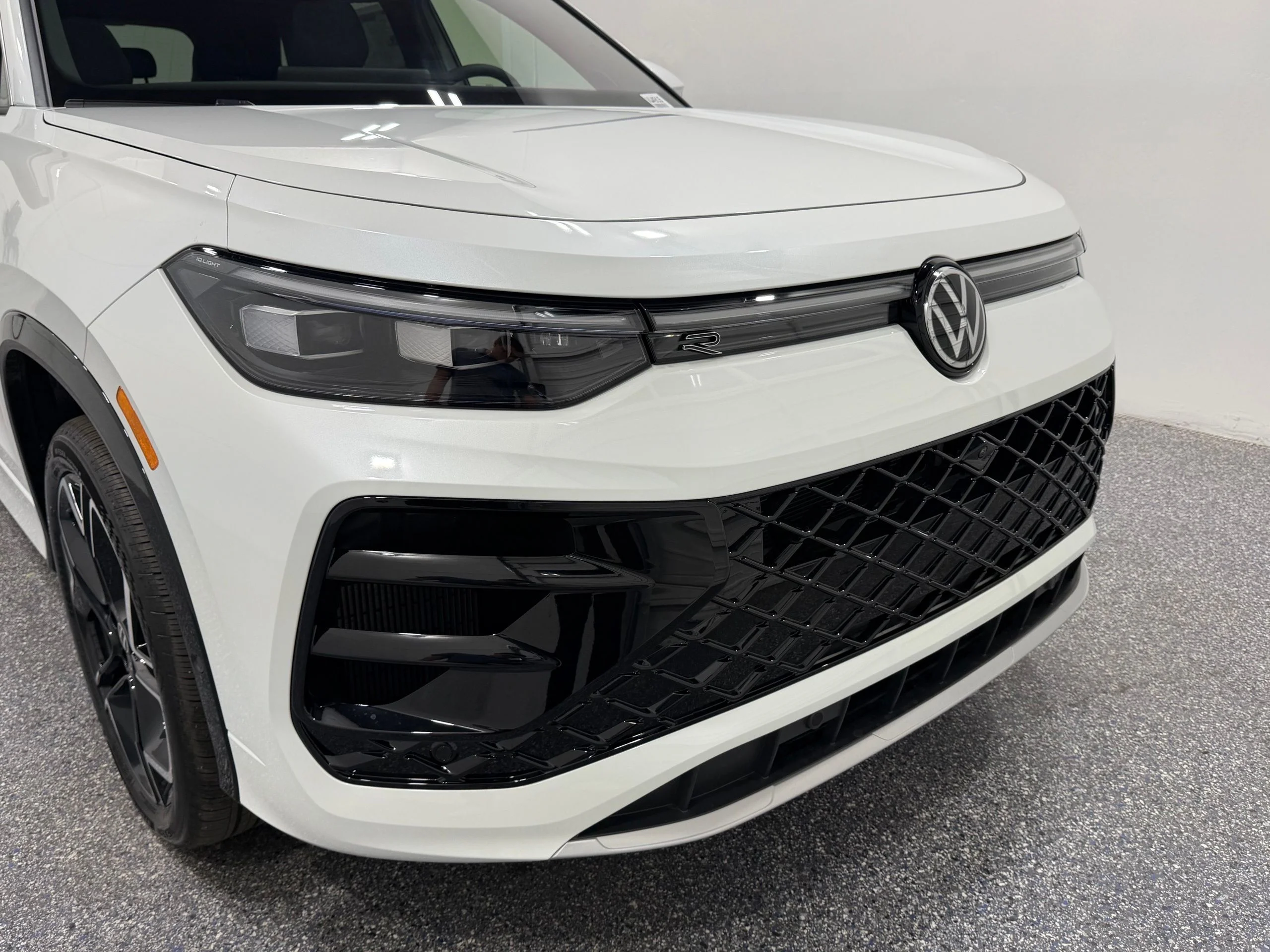 New 2026 White Volkswagen SEL R-Line Turbo image 10
