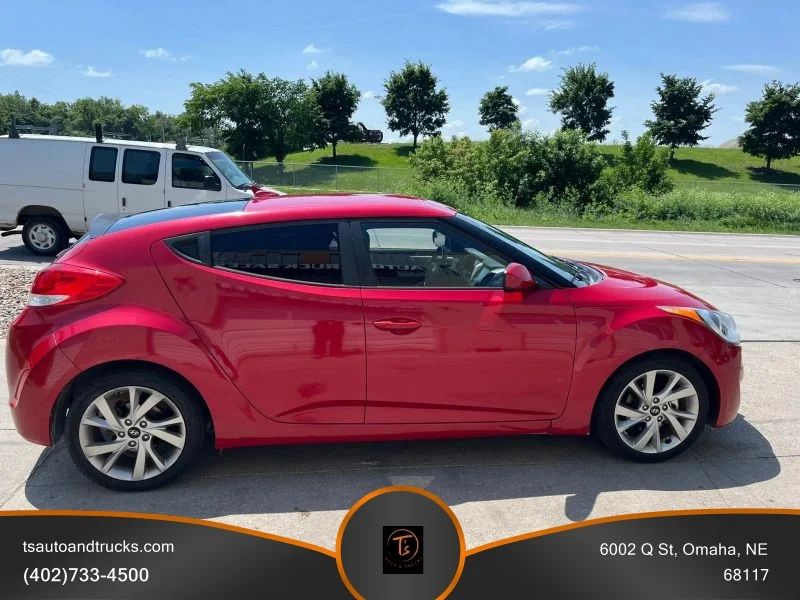 Used 2017 Red Hyundai Coupe 3D image 6