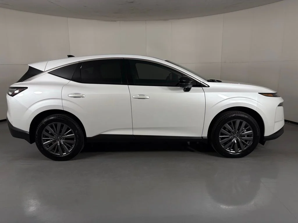 New 2026 White Nissan SL image 9