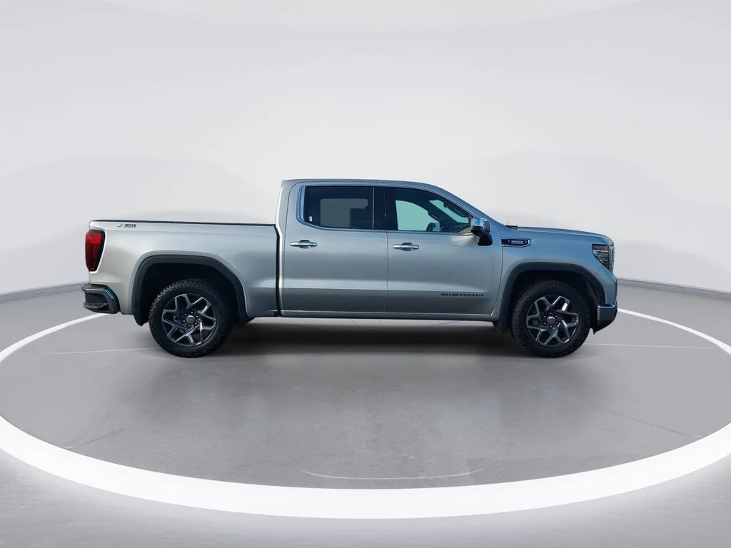 Used 2022 Silver GMC SLT image 9