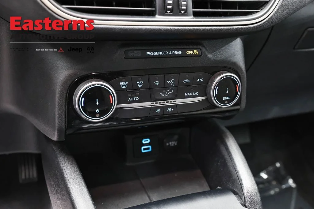 Used 2022 Black Ford SE image 20