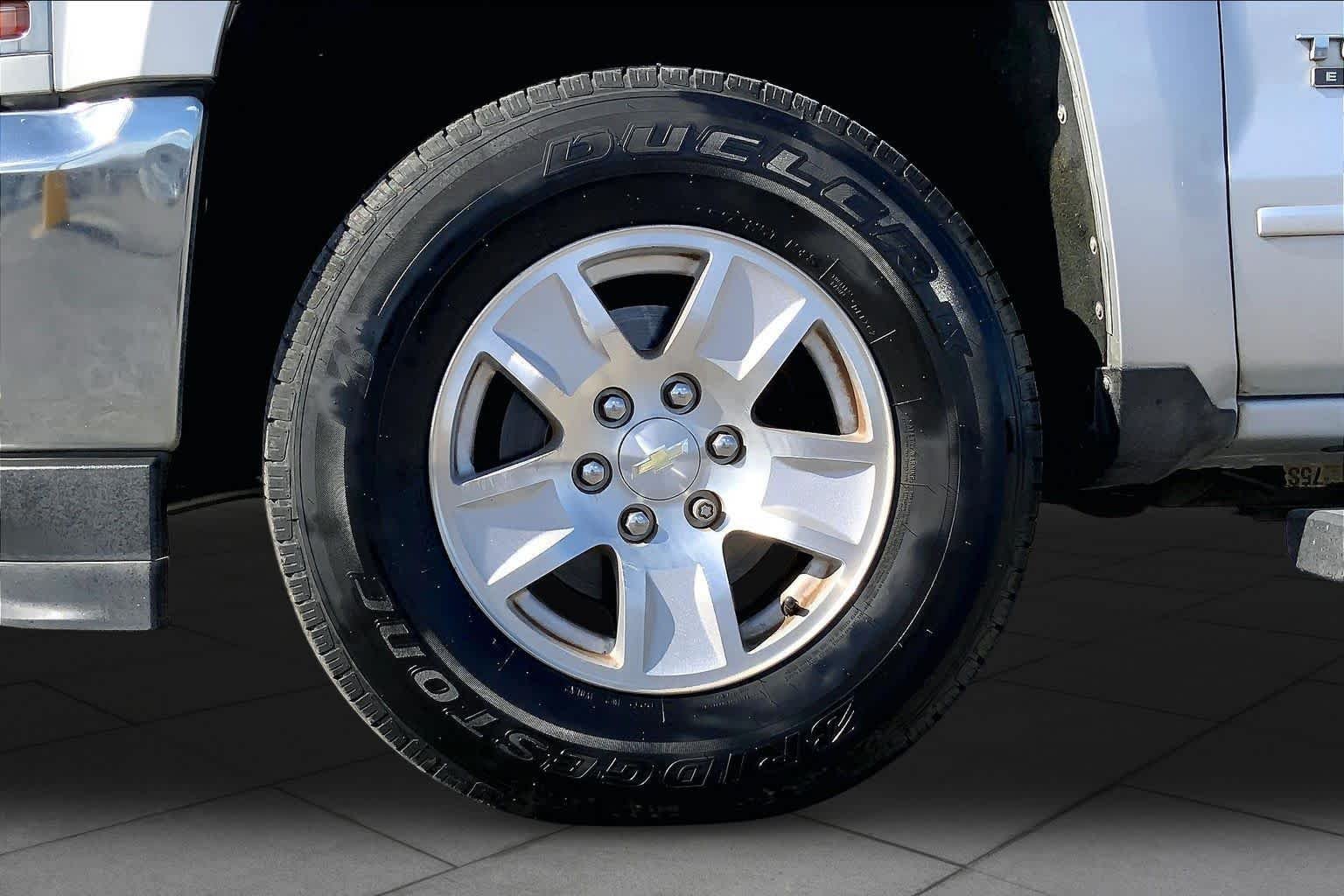 Used 2017 Silver Ice Metallic Chevrolet LT image 11