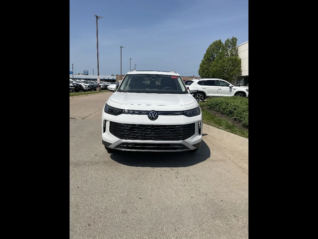 New 2026 Pure White Volkswagen SE 4Motion image 2