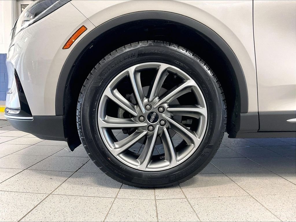 Used 2024 White Lincoln Premiere image 7