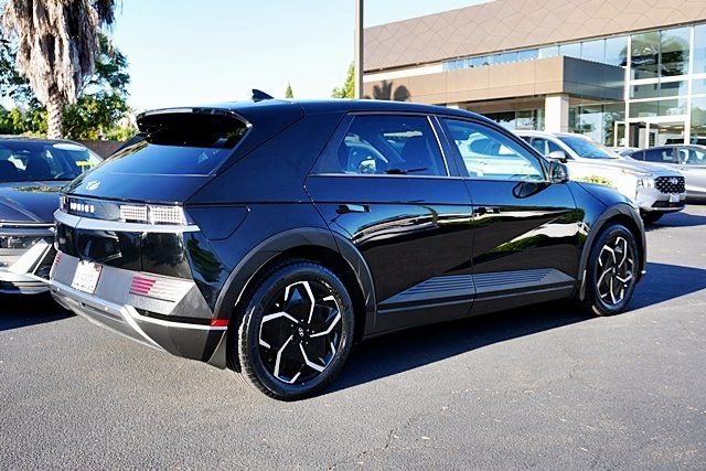 Used 2024 Black Hyundai SEL image 7