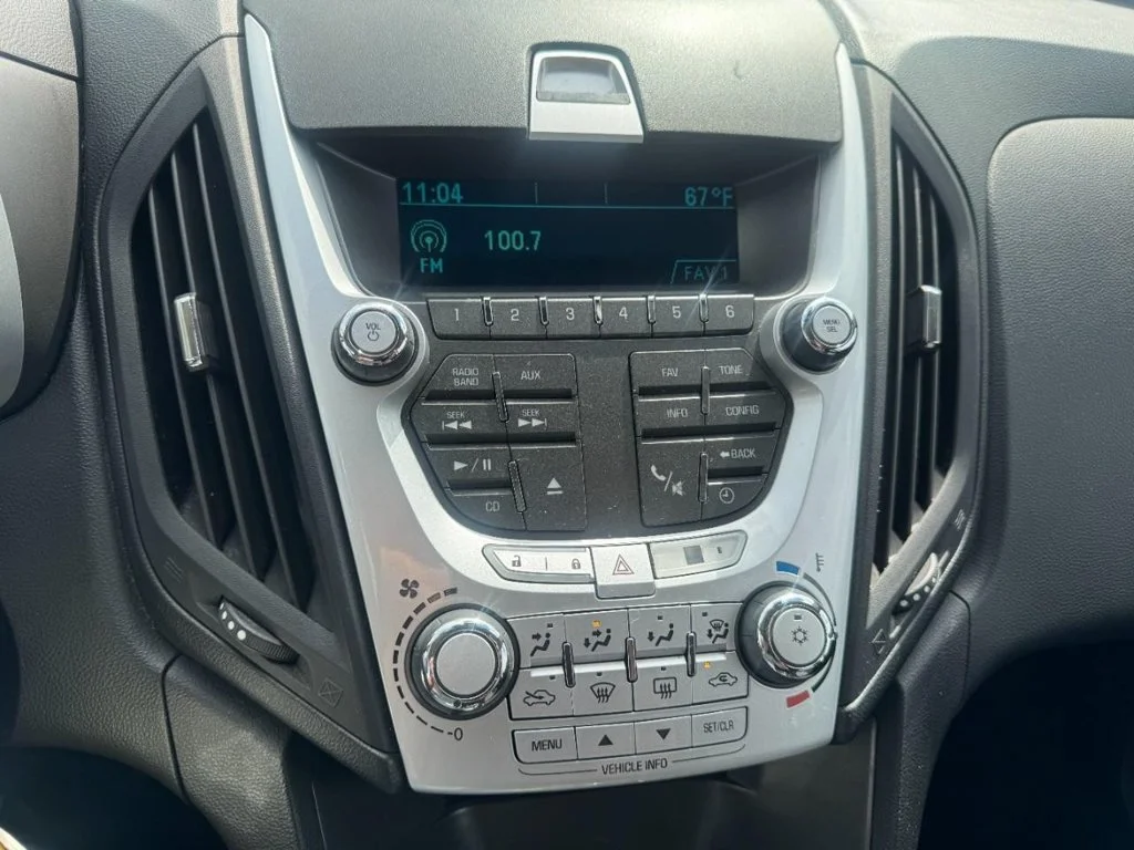Used 2011 Silver Ice Metallic Chevrolet LT image 17