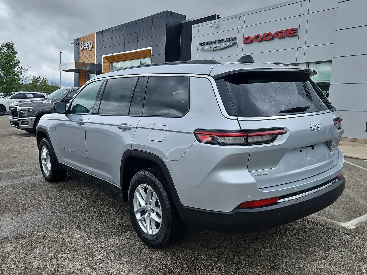 New 2026 Silver Zynith Jeep Laredo X image 16
