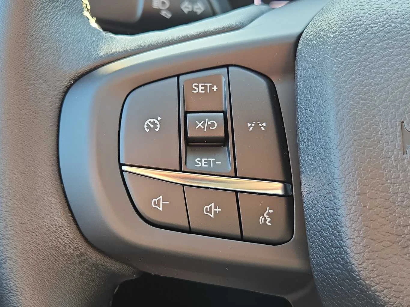 New 2026 Oxford White Ford XLT image 21