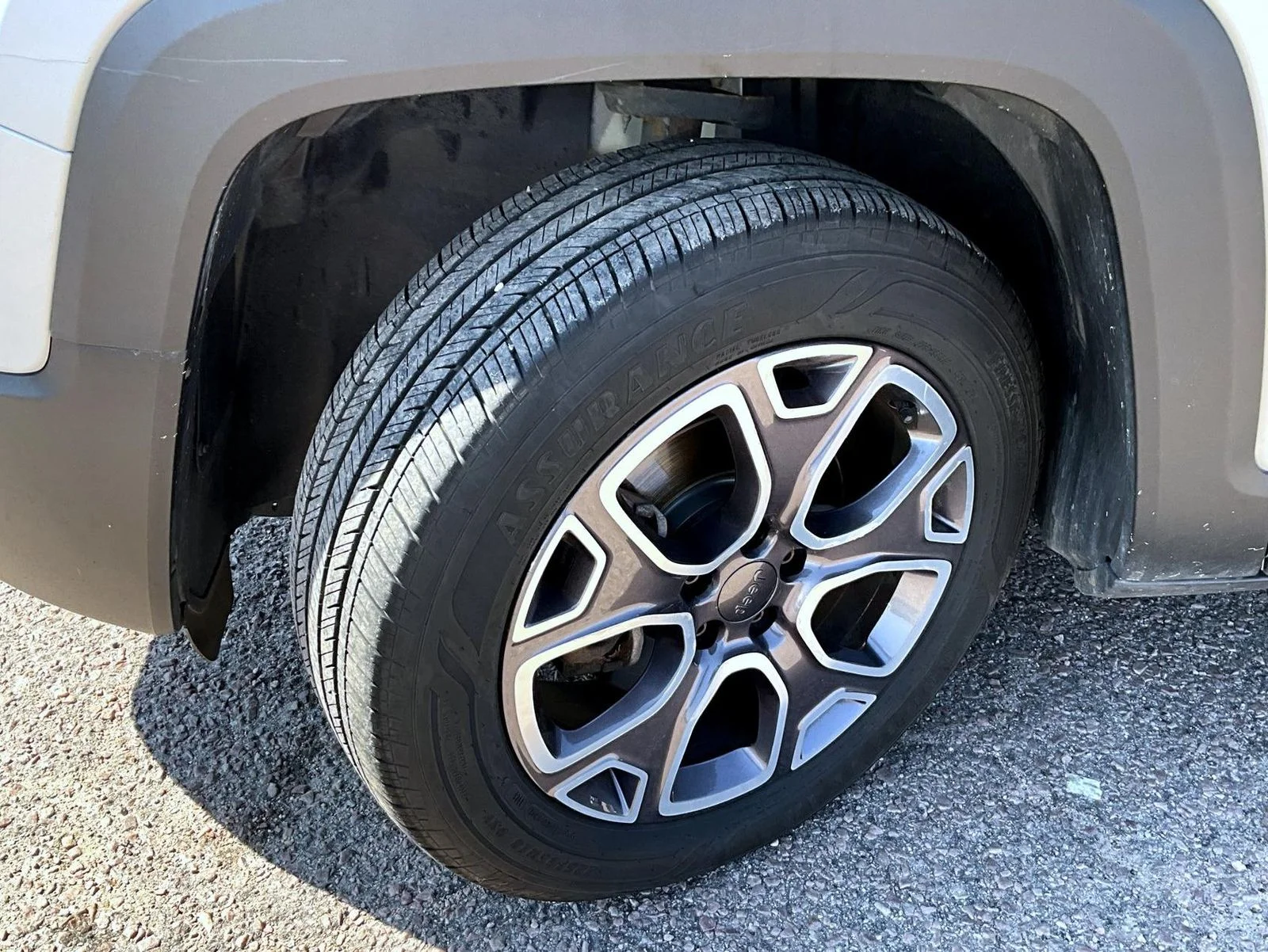Used 2015 Silver Jeep Limited image 23
