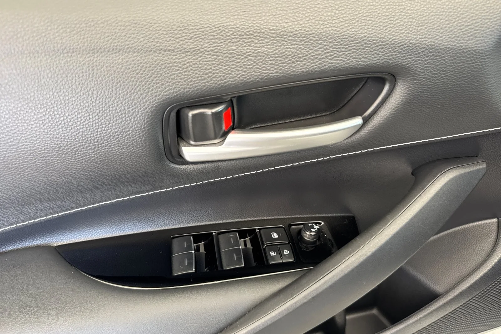 Certified Used 2025 Ice Cap Toyota SE image 10