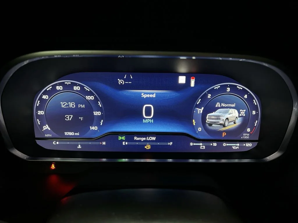 2023 Chevrolet Suburban Z71 - Photo 10