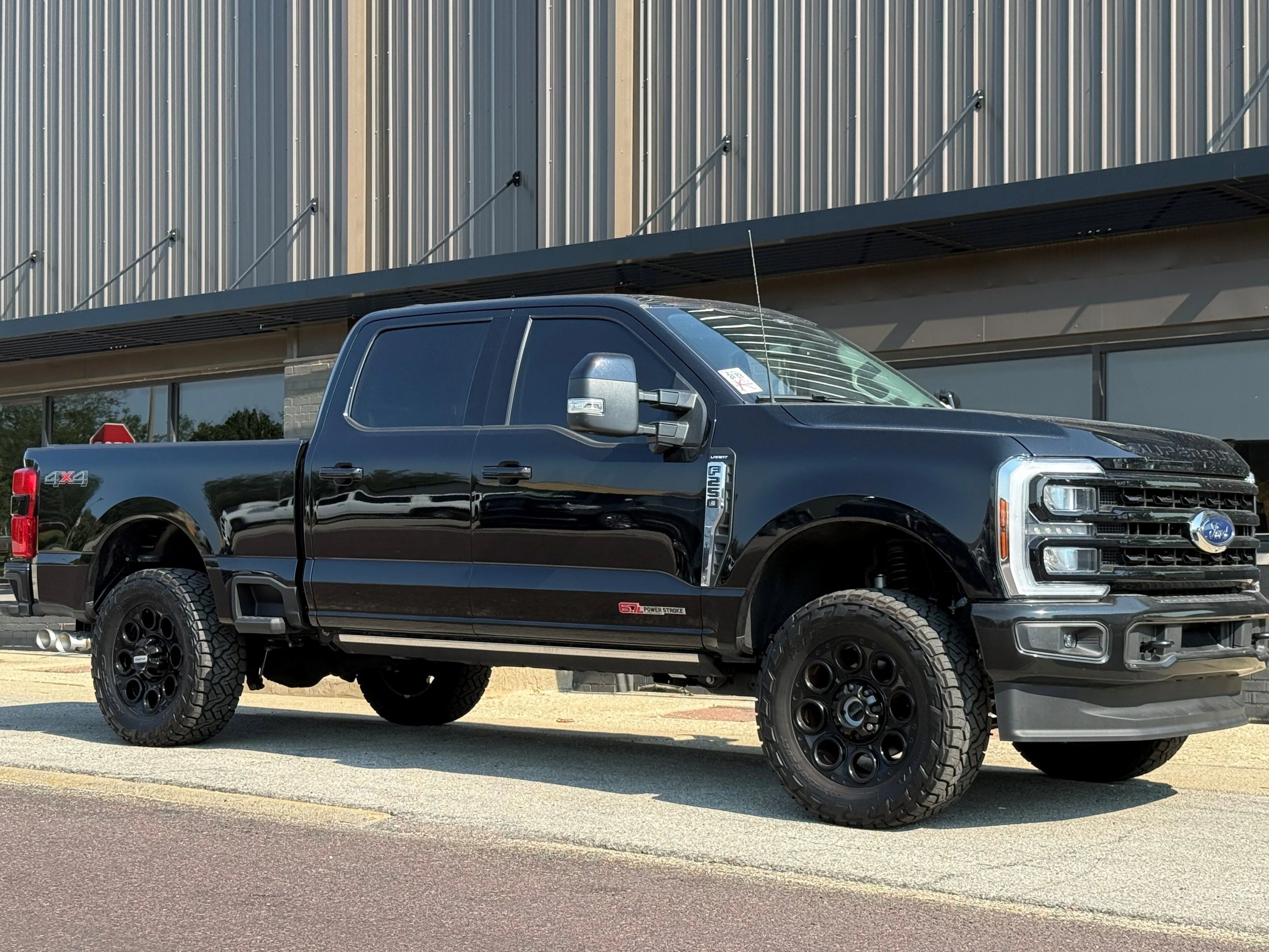 Used 2025 Agate Black Metallic Ford LARIAT image 3