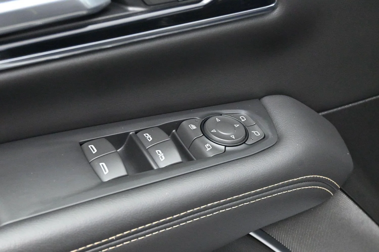 Used 2025 Sterling Metallic GMC Elevation image 11