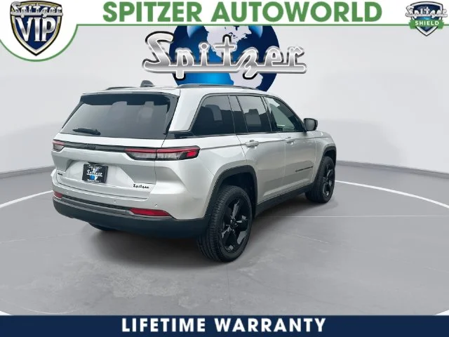 New 2026 Silver Zynith Exterior Paint Jeep Limited image 10