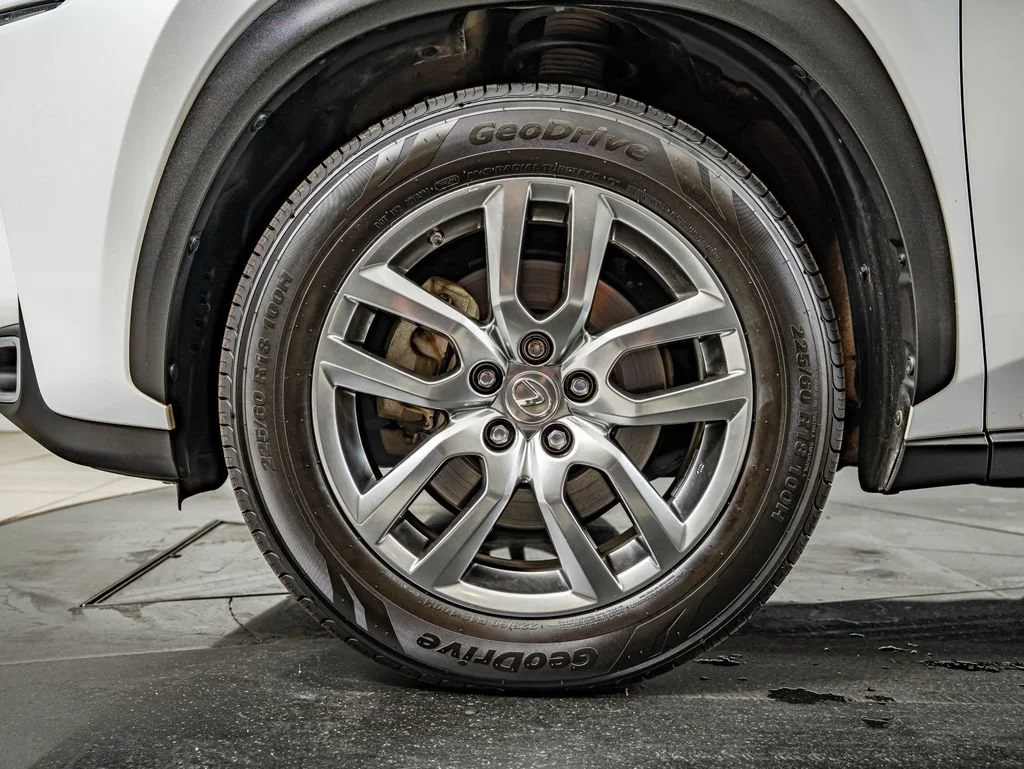 Used 2015 White Pearl Lexus 200t image 10