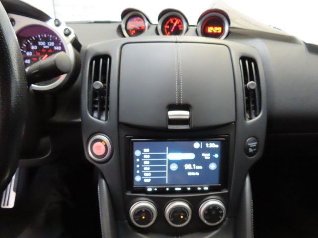 Used 2014 Brilliant Silver Metallic Nissan Base image 25