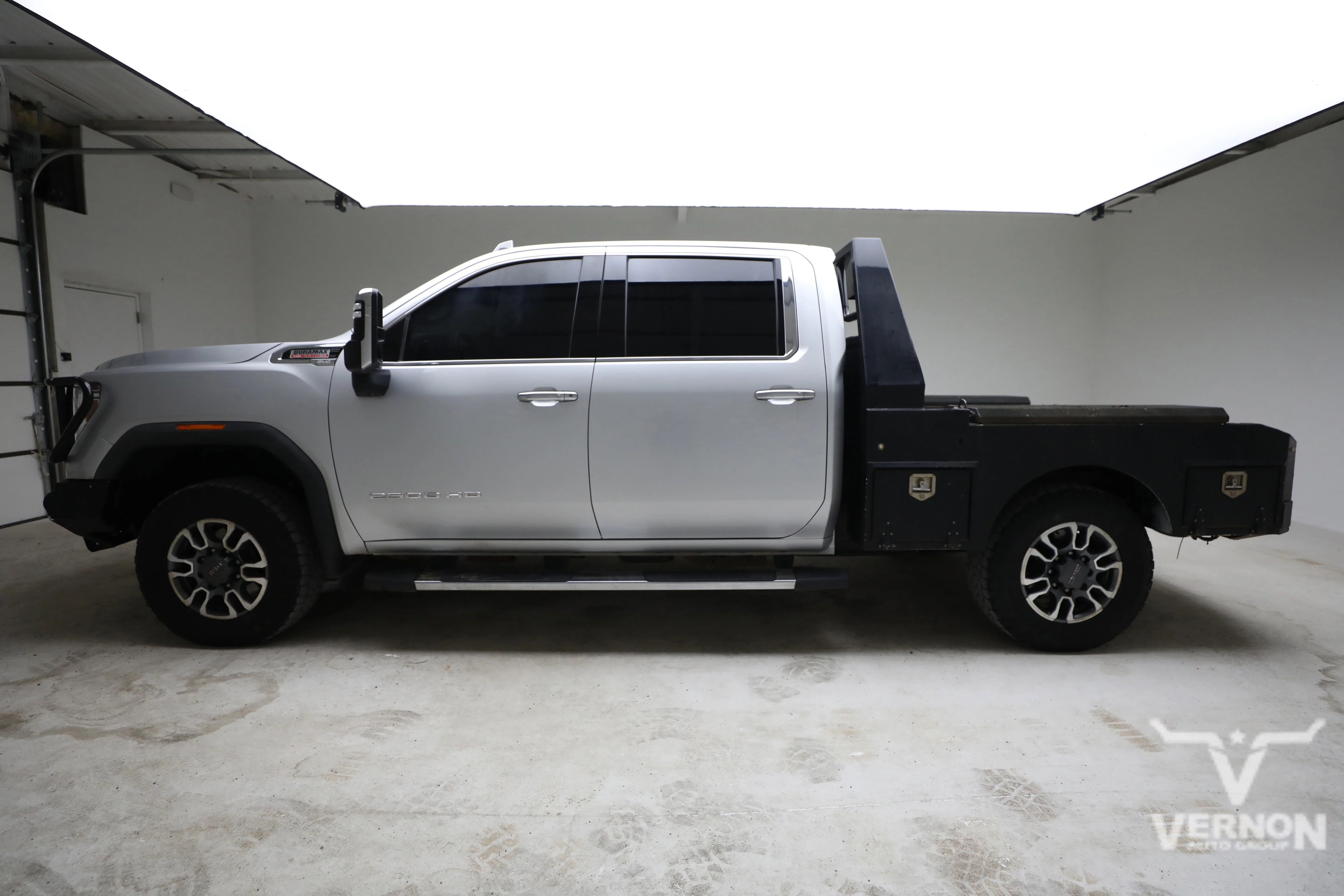 Pre-Owned 2022 GMC Sierra 2500HD SLT Crew Cab 4x4 Flatbed