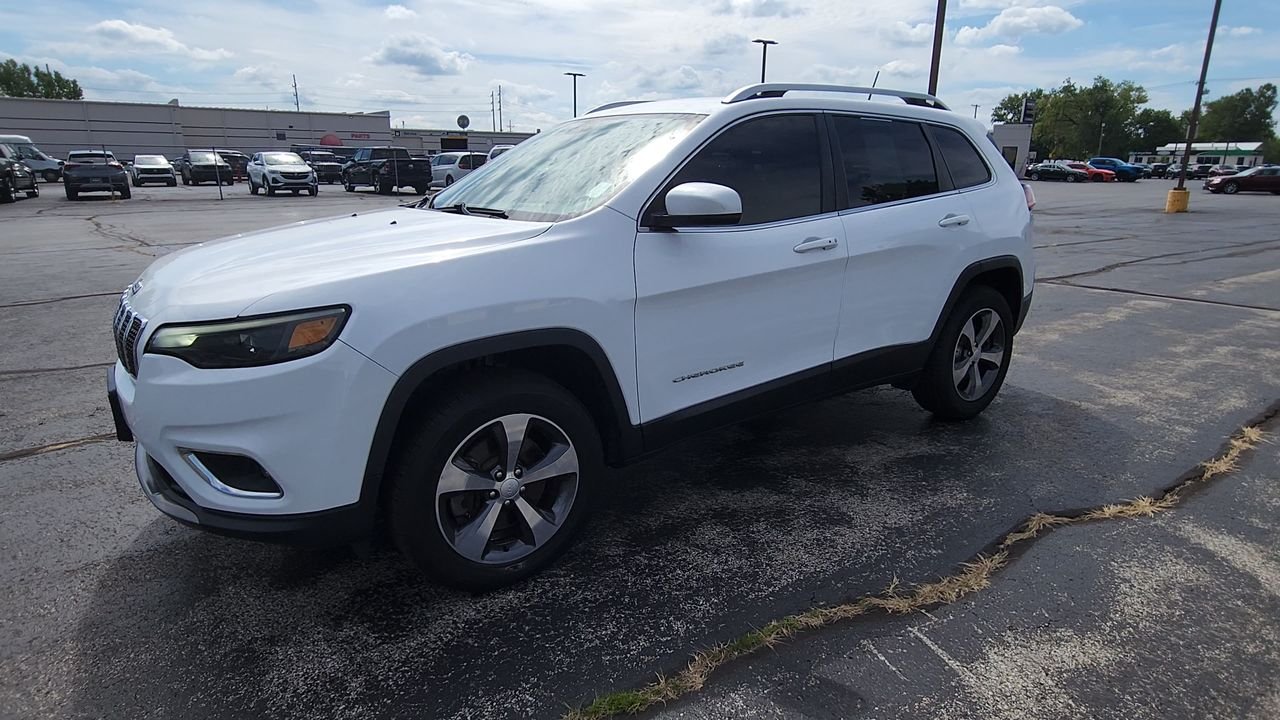 Used 2019 Bright White Clearcoat Jeep Limited image 4