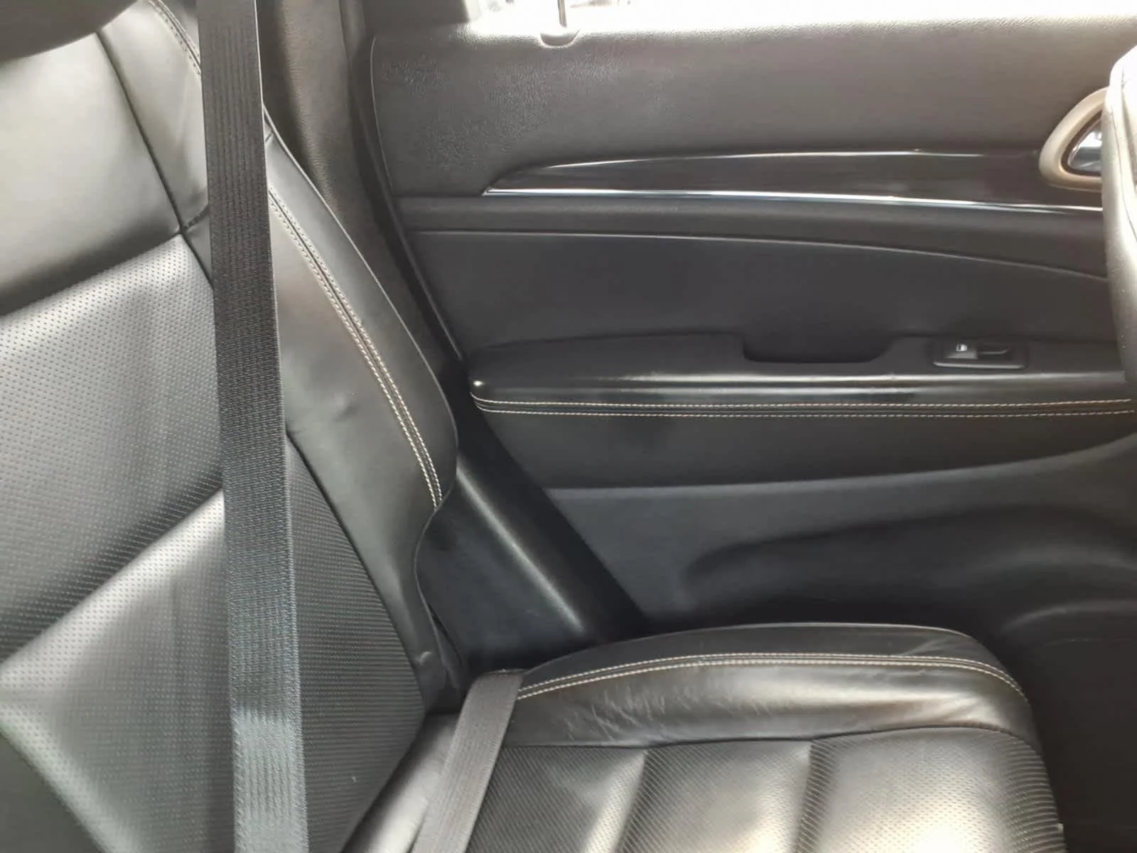 Certified Used 2017 Bright White Clearcoat Jeep Overland image 21