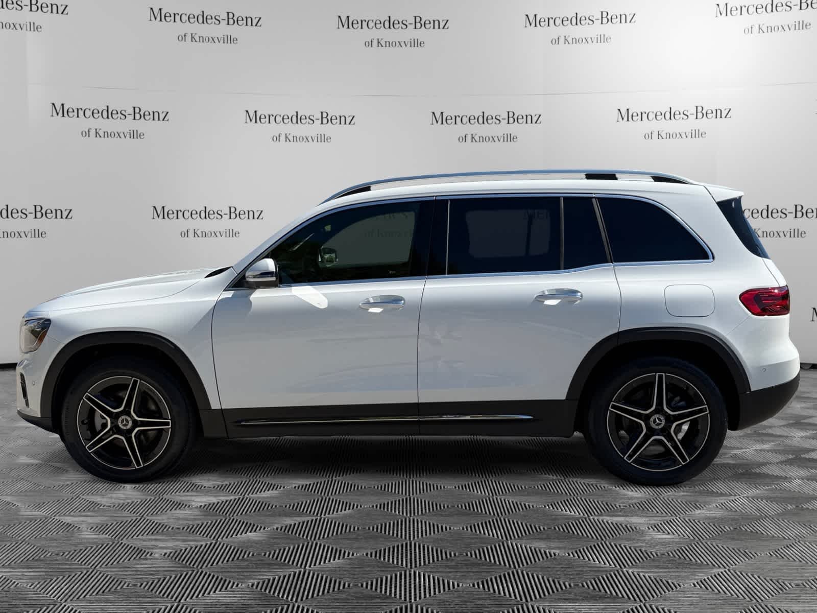 New 2026 Polar White Mercedes-Benz GLB 250 image 2