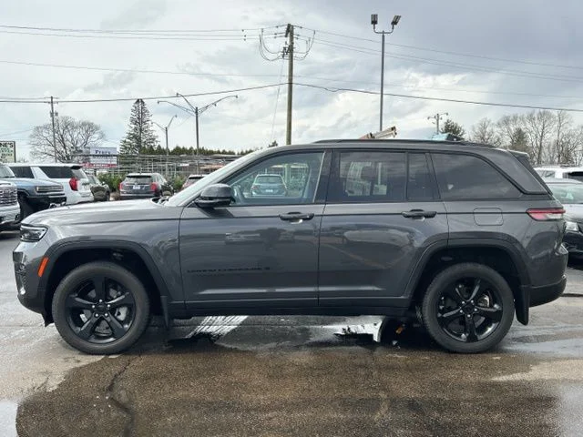 Used 2024 Gray Jeep Limited image 7