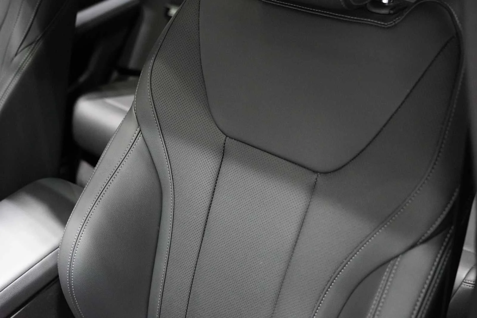 Certified Used 2023 Alpine White BMW sDrive30i image 12