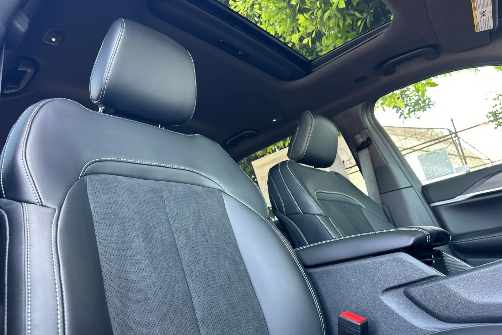 New 2026 Velvet Red Pearl-Coat Exterior Paint Jeep Altitude image 14