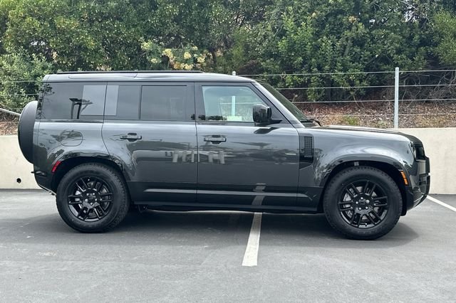 New 2026 Carpathian Grey Land Rover X-Dynamic SE image 6