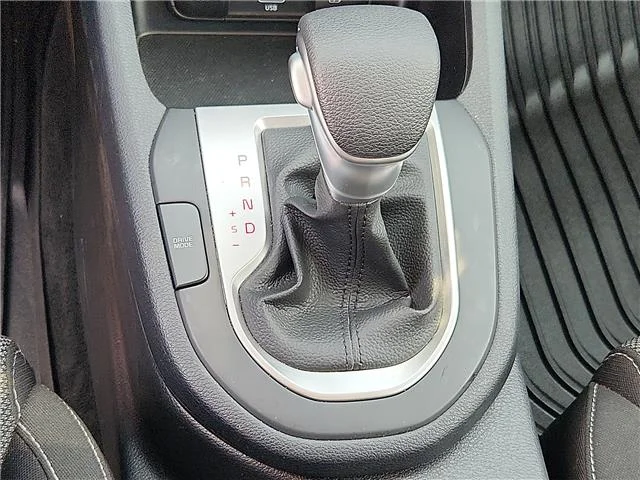 Used 2024 Currant Red KIA LXS (IVT) image 15