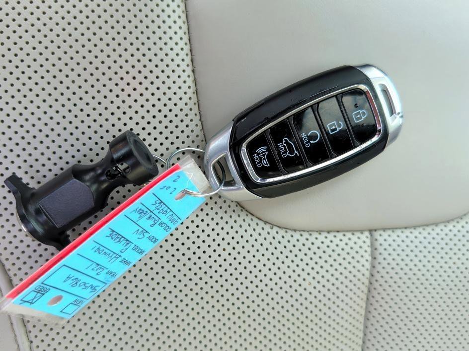 Used 2021 Moonlight Cloud Hyundai Limited image 30