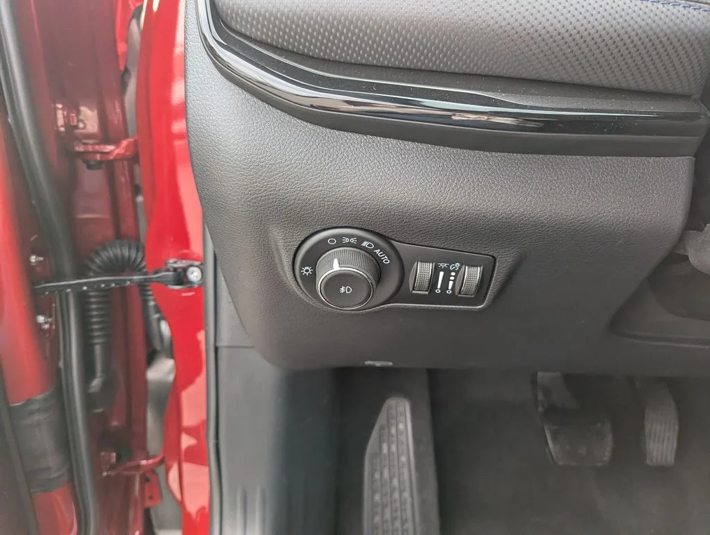 New 2026 Red Hot Pearlcoat Jeep Latitude image 20