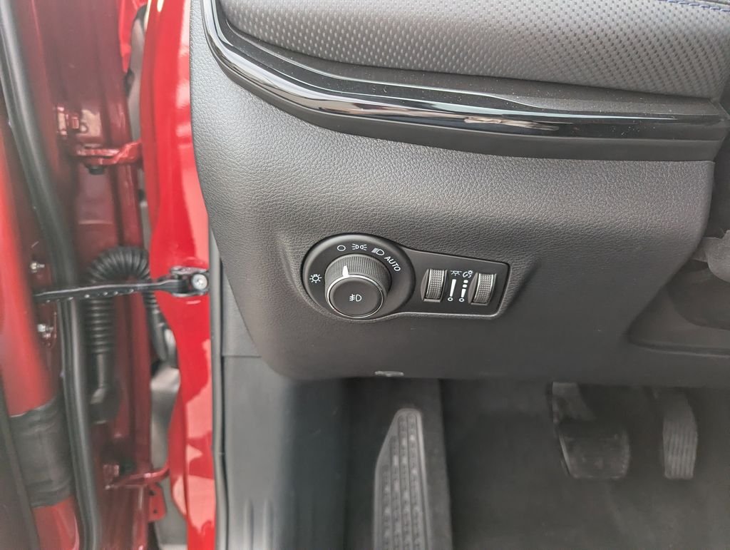 New 2026 Red Hot Pearlcoat Jeep Latitude image 20