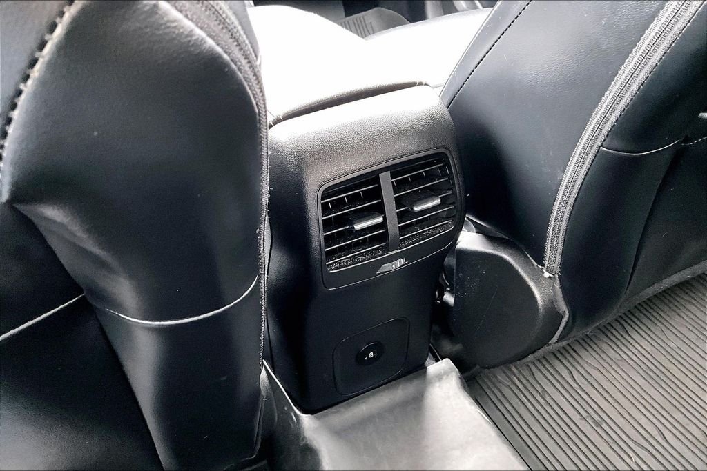 Used 2023 Black Metallic Ford Platinum image 23
