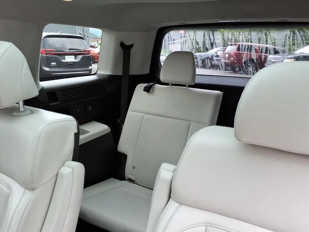 Used 2024 Black Hyundai Calligraphy image 6